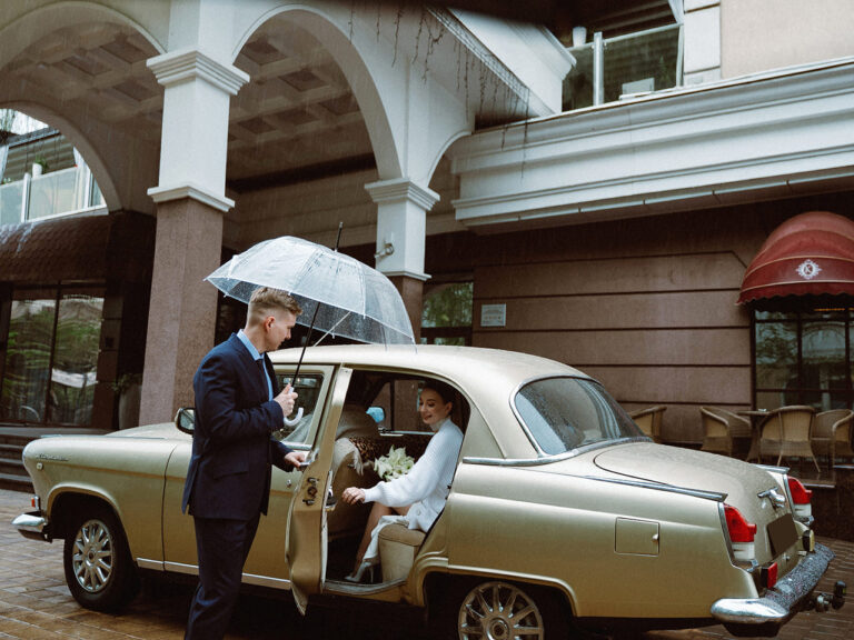 GAZ21_Volga_gold_1